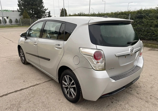 Toyota Verso cena 8800 przebieg: 148000, rok produkcji 2013 z Jarocin małe 11